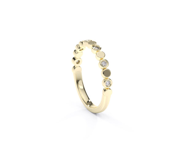 Anillo de oro amarillo con diamantes estilo Bezel EWA Joyeria 2