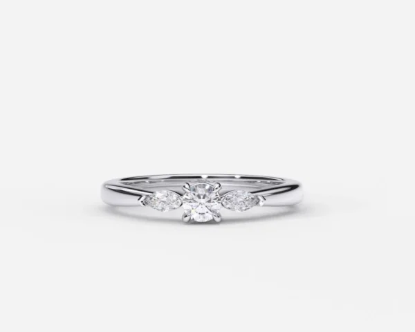 Anillo de compromiso oro blanco con diamantes estilo TRIO (1)
