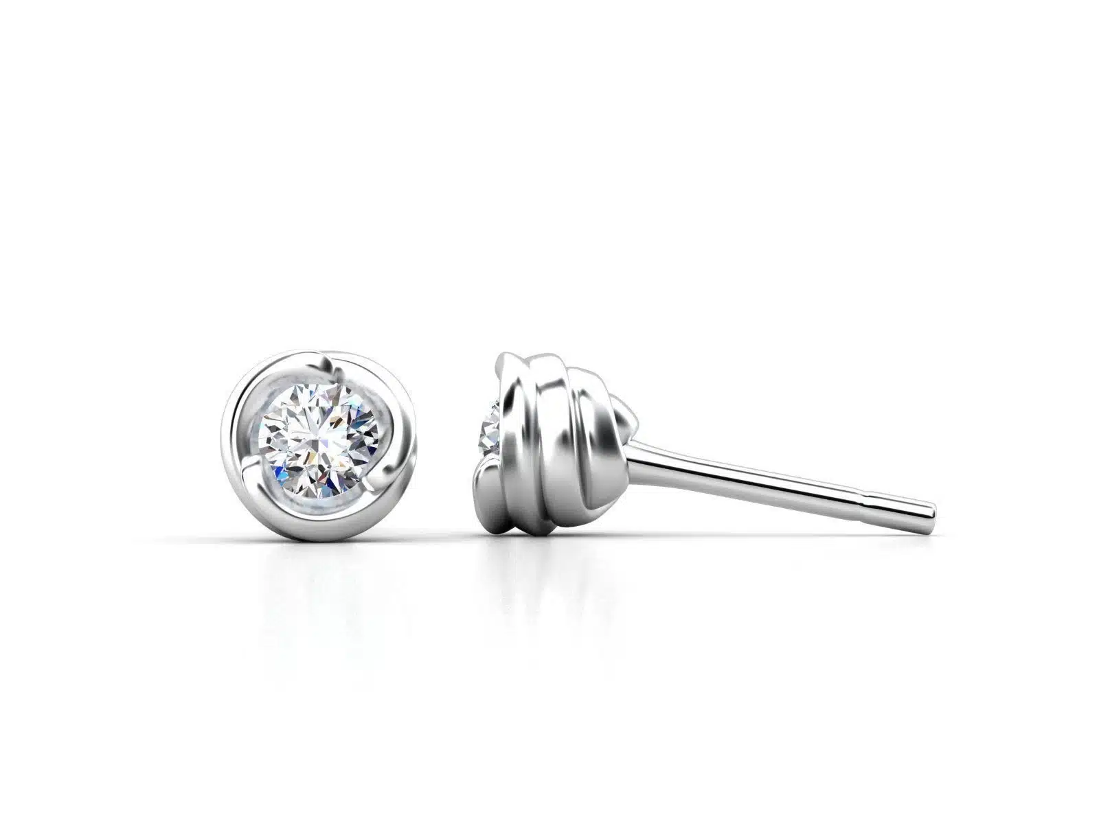 Aretes-trebol-en-oro-blanco-con-diamantes-ewa-joyeria-2-1.webp